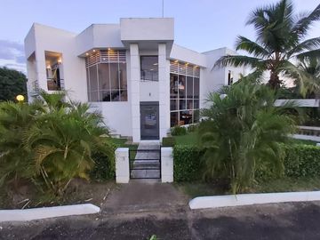 Venta de Espectacular Casa Quinta en El Imperio, Carmen de Apicalá