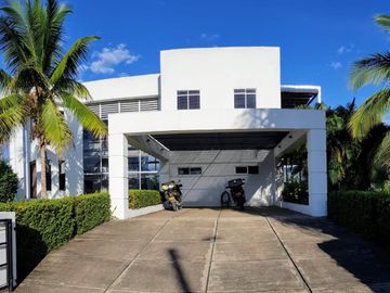 Venta de Espectacular Casa Quinta en El Imperio, Carmen de Apicalá
