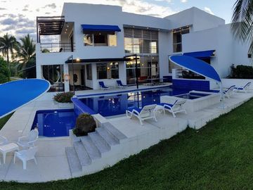 Venta de Espectacular Casa Quinta en El Imperio, Carmen de Apicalá