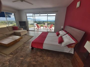 Venta de Espectacular Casa Quinta en El Imperio, Carmen de Apicalá
