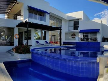 Venta de Espectacular Casa Quinta en El Imperio, Carmen de Apicalá