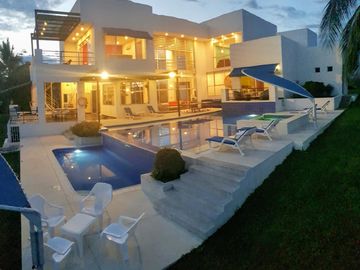 Venta de Espectacular Casa Quinta en El Imperio, Carmen de Apicalá