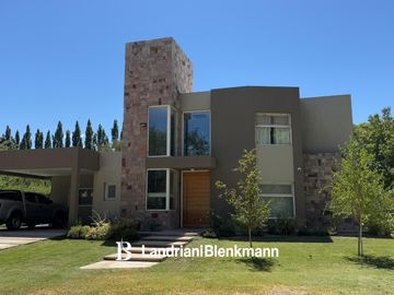 Casa en  Laguna Blanca Plottier