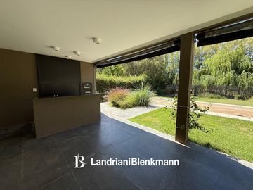 Casa en  Laguna Blanca Plottier