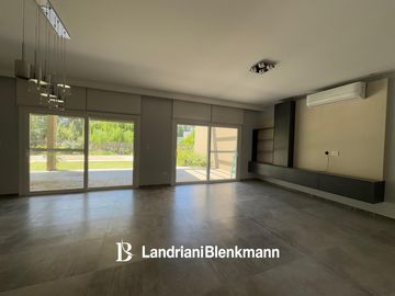 Casa en  Laguna Blanca Plottier