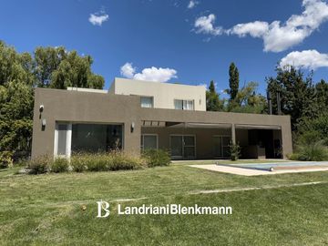 Casa en  Laguna Blanca Plottier