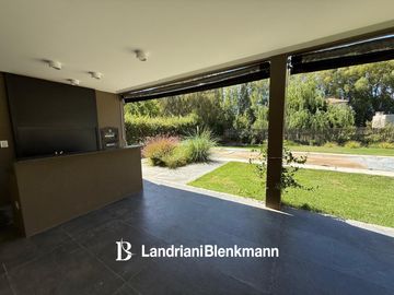 Casa en  Laguna Blanca Plottier