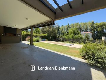Casa en  Laguna Blanca Plottier