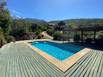 CON GRANDES COMODIDADES COMO PISCINA TEMPERADA, GRAN QUINCHO