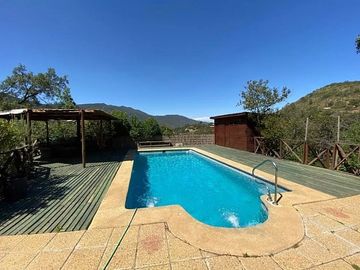 CON GRANDES COMODIDADES COMO PISCINA TEMPERADA, GRAN QUINCHO