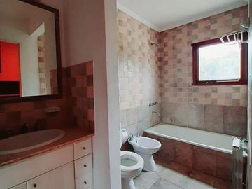 VENTA CASA 3 DORM PARQUE Y PILETA EN 446 y 21D - CITY BELL