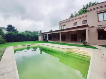 VENTA CASA 3 DORM PARQUE Y PILETA EN 446 y 21D - CITY BELL