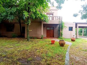 VENTA CASA 3 DORM PARQUE Y PILETA EN 446 y 21D - CITY BELL