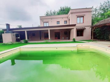 VENTA CASA 3 DORM PARQUE Y PILETA EN 446 y 21D - CITY BELL
