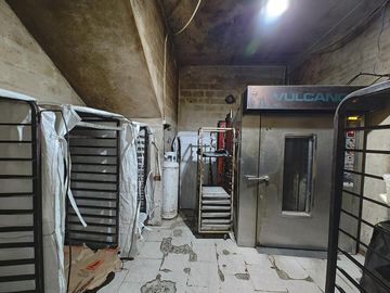 Galpón y 3 locales en  venta en Gonzalez Catan