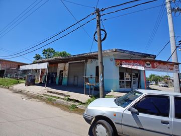 Galpón y 3 locales en  venta en Gonzalez Catan