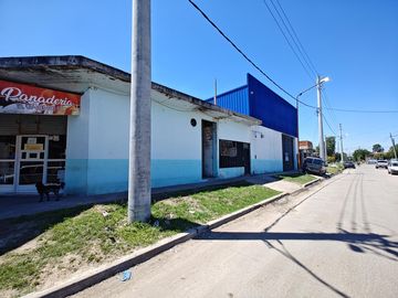 Galpón y 3 locales en  venta en Gonzalez Catan
