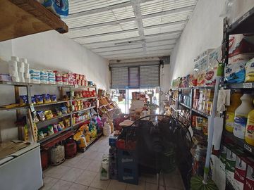 Galpón y 3 locales en  venta en Gonzalez Catan