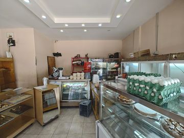 Galpón y 3 locales en  venta en Gonzalez Catan