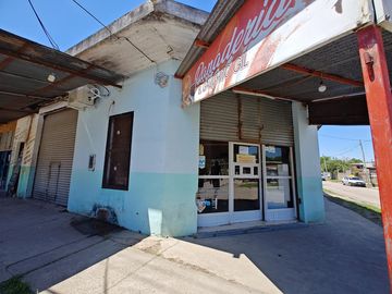 Galpón y 3 locales en  venta en Gonzalez Catan
