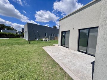 VENTA CASA SAN SEBASTIAN AREA 2 - 5 AMBIENTES