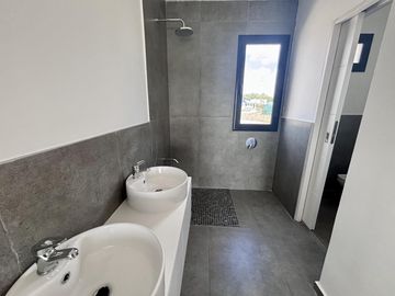 VENTA CASA SAN SEBASTIAN AREA 2 - 5 AMBIENTES