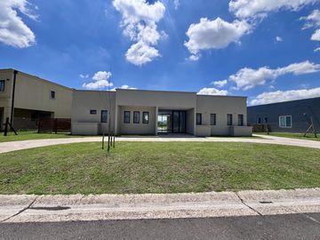 VENTA CASA SAN SEBASTIAN AREA 2 - 5 AMBIENTES