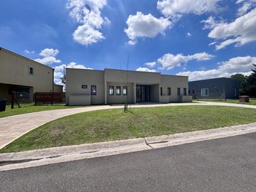 VENTA CASA SAN SEBASTIAN AREA 2 - 5 AMBIENTES