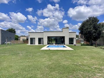 VENTA CASA SAN SEBASTIAN AREA 2 - 5 AMBIENTES