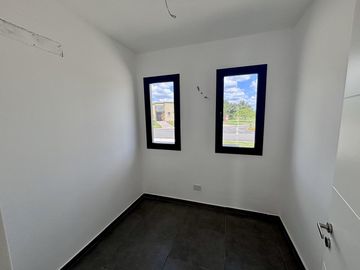 VENTA CASA SAN SEBASTIAN AREA 2 - 5 AMBIENTES