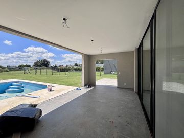VENTA CASA SAN SEBASTIAN AREA 2 - 5 AMBIENTES