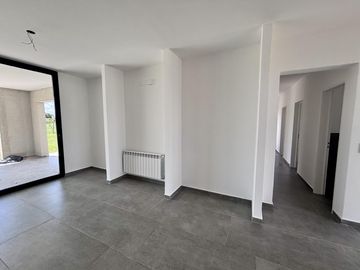 VENTA CASA SAN SEBASTIAN AREA 2 - 5 AMBIENTES
