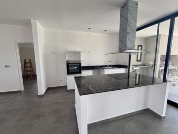 VENTA CASA SAN SEBASTIAN AREA 2 - 5 AMBIENTES