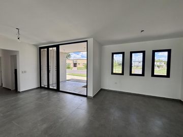 VENTA CASA SAN SEBASTIAN AREA 2 - 5 AMBIENTES