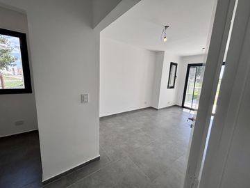 VENTA CASA SAN SEBASTIAN AREA 2 - 5 AMBIENTES