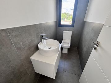 VENTA CASA SAN SEBASTIAN AREA 2 - 5 AMBIENTES
