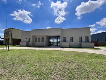 VENTA CASA SAN SEBASTIAN AREA 2 - 5 AMBIENTES