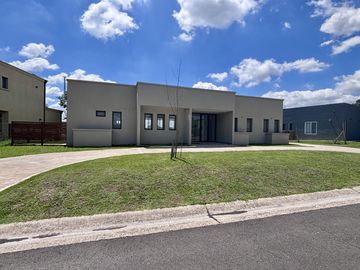 VENTA CASA SAN SEBASTIAN AREA 2 - 5 AMBIENTES