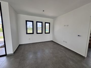 VENTA CASA SAN SEBASTIAN AREA 2 - 5 AMBIENTES