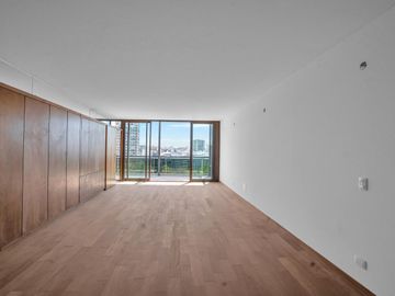 Impresionante piso a estrenar frente a plaza Vicente López. Financiación directa