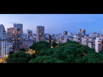 Impresionante piso a estrenar frente a plaza Vicente López. Financiación directa