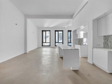 Impresionante piso a estrenar frente a plaza Vicente López. Financiación directa