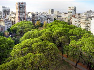 Impresionante piso a estrenar frente a plaza Vicente López. Financiación directa