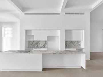 Impresionante piso a estrenar frente a plaza Vicente López. Financiación directa