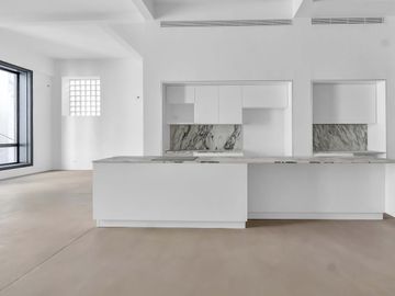 Impresionante piso a estrenar frente a plaza Vicente López. Financiación directa