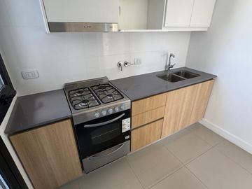 ALQUILER 24 MESES DEPARTAMENTO 2 AMBIENTES CON BALCON - COCHERA - TERRAZA PROPIA