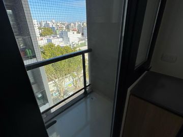 ALQUILER 24 MESES DEPARTAMENTO 2 AMBIENTES CON BALCON - COCHERA - TERRAZA PROPIA