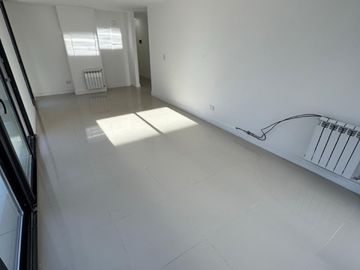 ALQUILER 24 MESES DEPARTAMENTO 2 AMBIENTES CON BALCON - COCHERA - TERRAZA PROPIA