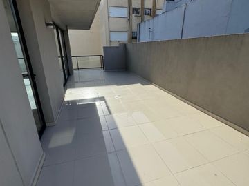 ALQUILER 24 MESES DEPARTAMENTO 2 AMBIENTES CON BALCON - COCHERA - TERRAZA PROPIA