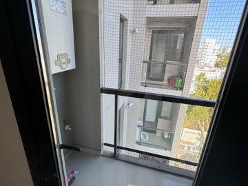 ALQUILER 24 MESES DEPARTAMENTO 2 AMBIENTES CON BALCON - COCHERA - TERRAZA PROPIA
